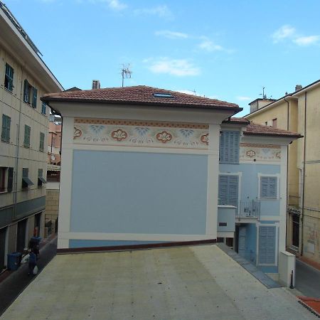 Appartamento Stella Marina In Pieno Centro Di Pietra Ligure Sulla Passeggiata E A Un Passo Dal Mare Eksteriør bilde