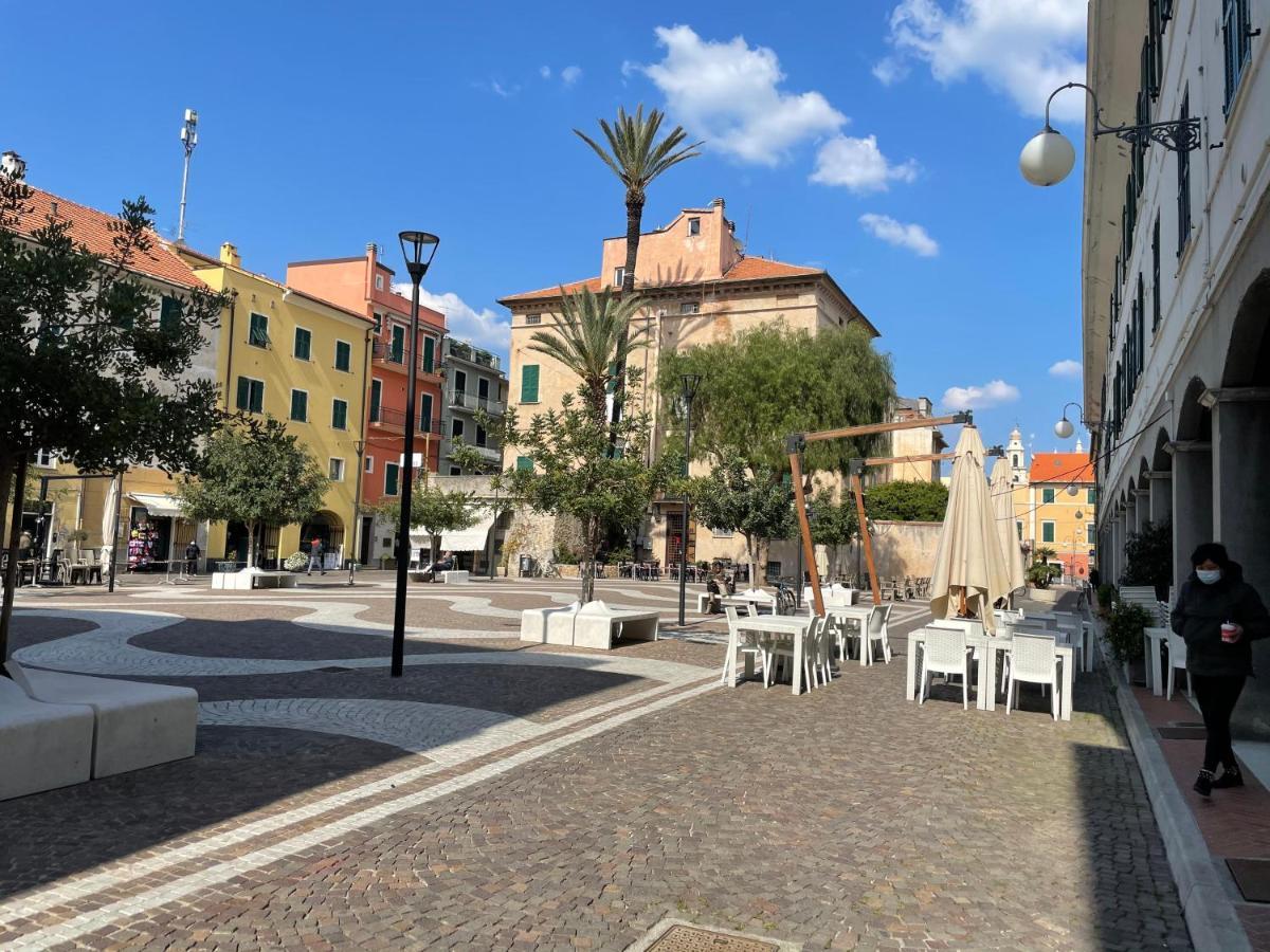 Appartamento Stella Marina In Pieno Centro Di Pietra Ligure Sulla Passeggiata E A Un Passo Dal Mare Eksteriør bilde