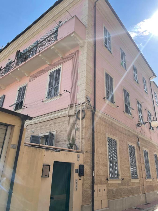 Appartamento Stella Marina In Pieno Centro Di Pietra Ligure Sulla Passeggiata E A Un Passo Dal Mare Eksteriør bilde