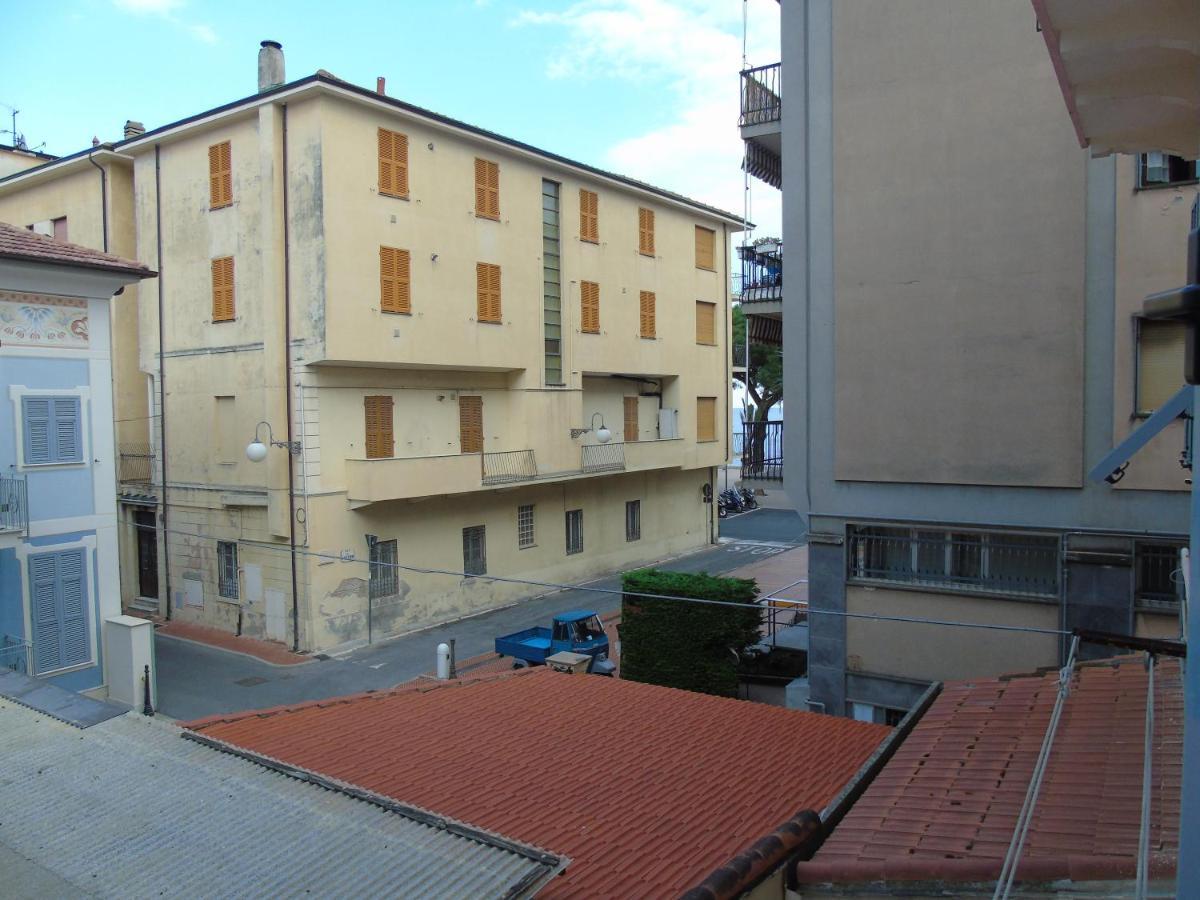 Appartamento Stella Marina In Pieno Centro Di Pietra Ligure Sulla Passeggiata E A Un Passo Dal Mare Eksteriør bilde
